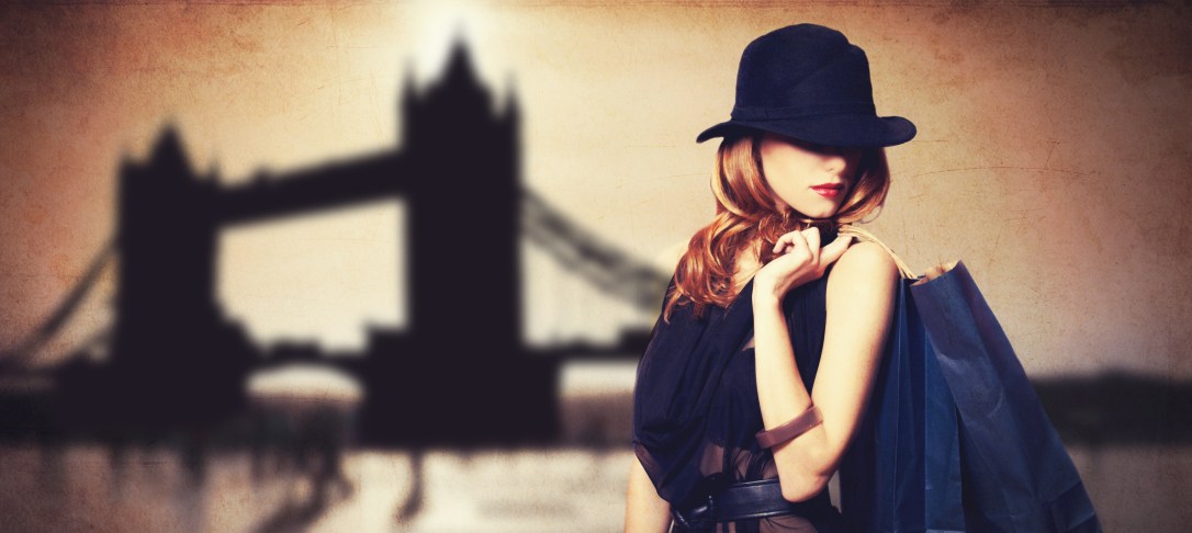 Redhead-women-with-shopping-bags-on-london-background